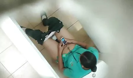 Phụ nữ xinh đẹp quyết định chơi bi-da. Để làm cho nó thú vị hơn cô sex vú khủng nhật bản quyết định để chơi.