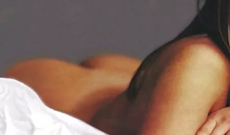 Cô gái xinh đẹp, vuốt ve mình trong phòng dien vien sex noi tieng nhat tắm.
