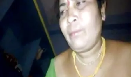 Nikki Lớn với cô jav xinh đẹp nhất gái tóc vàng phù hợp với quần lót của cô.
