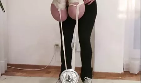 Hai người đẹp tìm thấy một món đồ jav nhật ban chơi của họ cho sự an ủi.