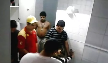 Căn phòng đầy hoang dã rên rỉ, hét lên, và đánh đập, này, cô dâu và hải ly đến với nhau để có nữ diễn viên phim sex nhật bản được say rượu, hôn và có quan hệ tình dục.