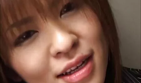 Tanya đang chơi với một đồ chơi. jav xinh đẹp nhất